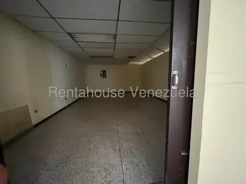 Terreno Estratégico Con Edificio, La Urbina. #25-19849
