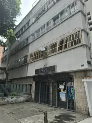 Jc - Local Comercial En Alquiler 140 M2. Los Chaguaramos