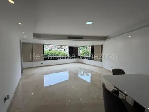Ma - Apartamento En Venta En Los Chorros, Piscina - 26-21554