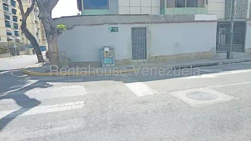 Local En Alquiler Con Excelente Distribución Y Tanques De Agua En La Trinidad #26-17063