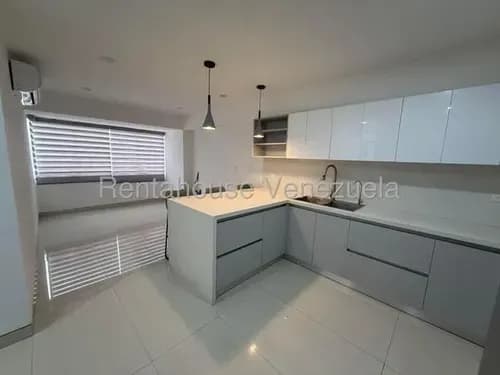 Bello Apartamento De 67 M2 En Venta, Con Vista Panorámica Y Agradable Clima De Montaña Ubicado En Los Samanes