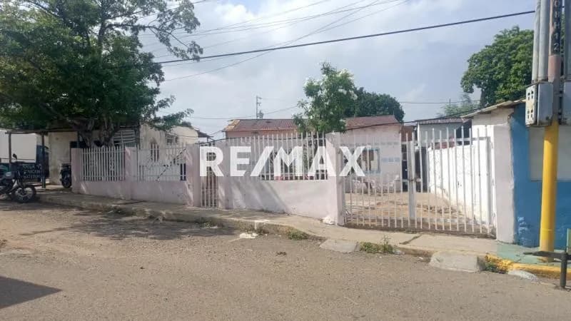 Terreno con construccion en venta en La Pomona, Maracaibo
