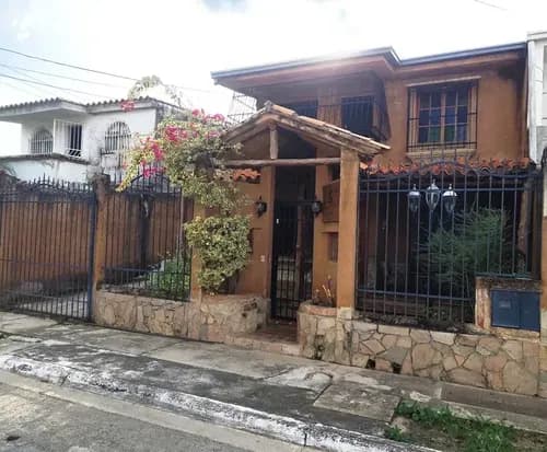 Casa En Venta Naguanagua. Urb. El Pinar.