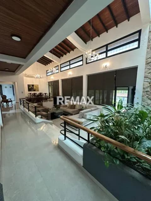 NO PUBLICAR EN MARKETPLACE Se vende casa en Guataparo Country Club Valencia