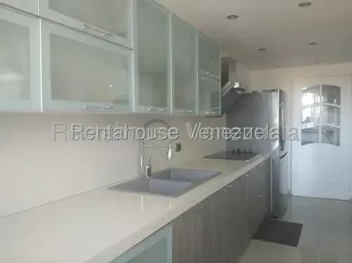 Cómodo Apartamento En Alquiler En Colinas De La Tahona #26-17307 Josmary Sanjuan