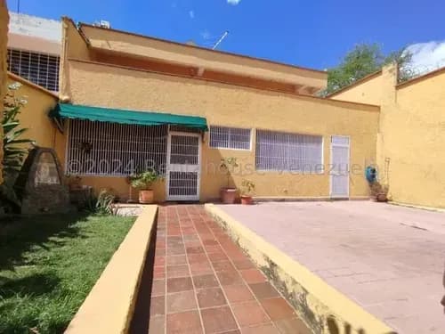 Casa En Venta El Marques 26-12468 Mc