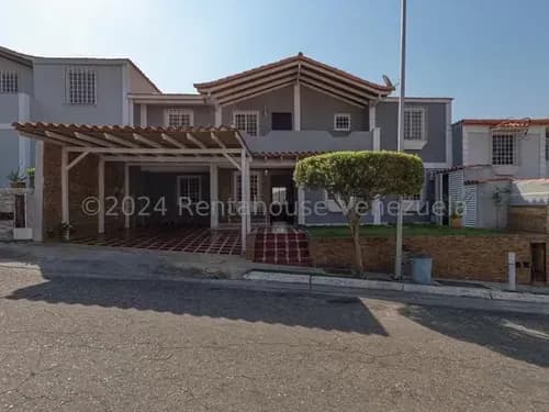 Yoselin Cabesas Vende Casa En Villas Royal Garden Barquisimeto 25-109 Yc