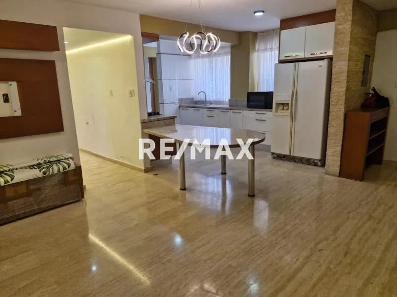 Ofrezco Alquiler Apartamento 105mt2 Altamira - Chacao. Amplio y cómodo apartamento recientemente remodelado. Excelente Ubicación, cerca de todo!