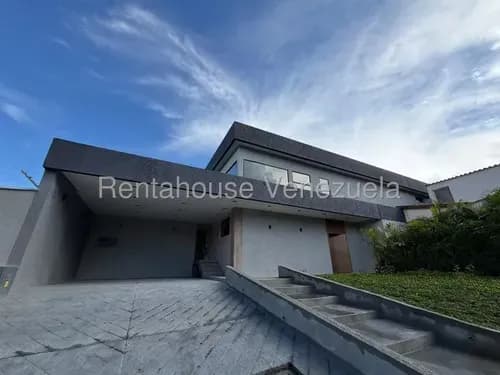 Casa En Venta En Santa Paula Calle Cerrada