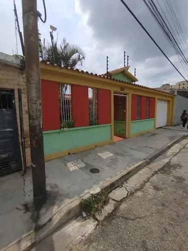 Casa Comercial En Naguanagua Con Excelentes Espacios Para Emprender Tu Negocio. Frente Al Parque Naguanagua. Zenaida Quintero