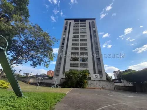 Maritza Lucena Vende Hermoso Y Amplio Apartamento Al Este De Barquisimeto, Cód. 23-8438, Cómodas Habitaciones, Cocina En Mampostería, Vigilancia 24/7.