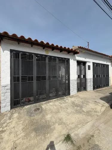 En Venta Hermosa Casa Totalmente Remodelada Ubicada En La Urbanización Villas De Aragua, La Morita I