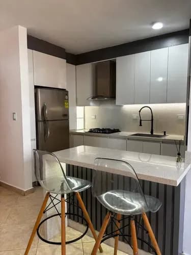 Yasmin Roa Vende Apartamento Valle Blanco Residencias Estratosfera Valencia. Cod 318248