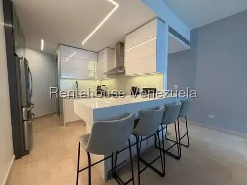 Apartamento En Venta En Lomas De Las Mercedes Remodelado Caracas