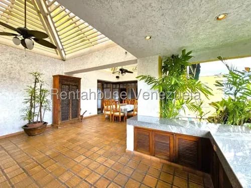 Lujoso Penthouse De 3 Niveles En Venta En La Castellana Mls #26-20648