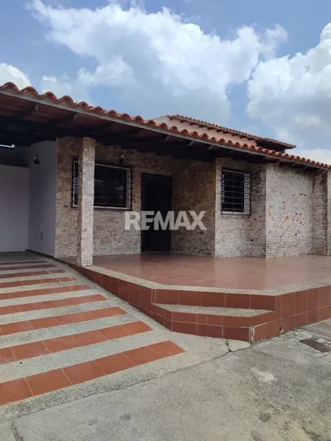 En alquiler casa amoblada y equipada ubicada en urbanización Prado plaza