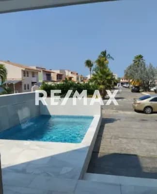 SE VENDE CASA BOTE B CON ACABADOS MODERNOS