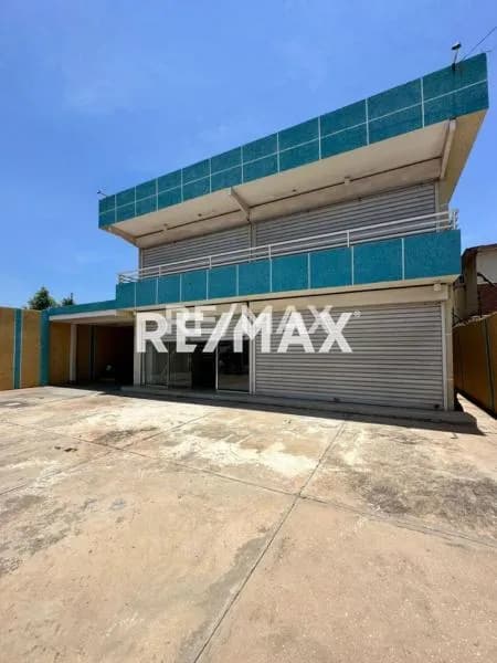 Local Comercial en Urbanización El Jazmín, zona Oeste