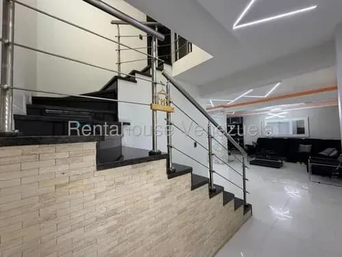 M&n Venden Espectacular Casa-quinta Totalmente Remodelada Recientemente; Ubicada En Ciudad Roca Al Este De Barquisimeto: 26-19722