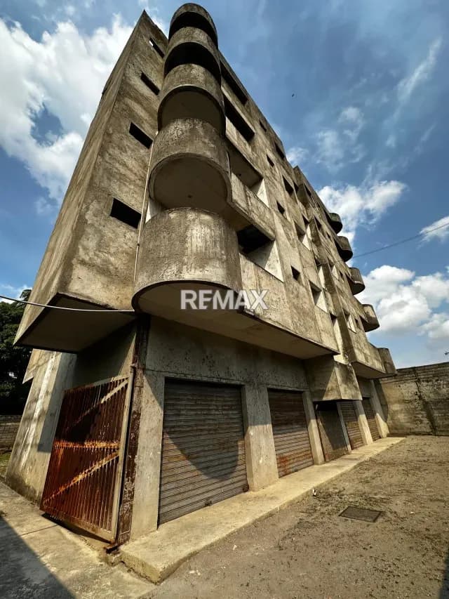 VENDO EDIFICIO OBRA GRIS (HOTEL) ARAURE