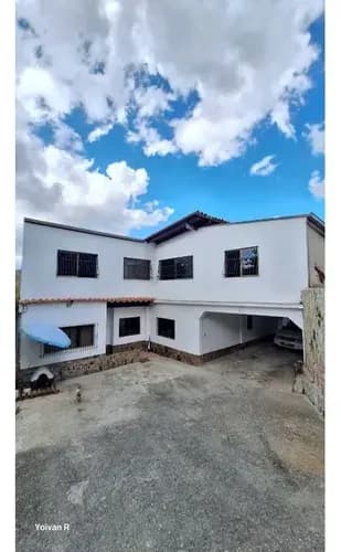 Casa En Venta De 2 Niveles En La Carbonera Carrizal