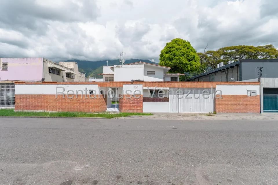 Casa (Duplex) en Venta en Chuao, Distrito Metropolitano