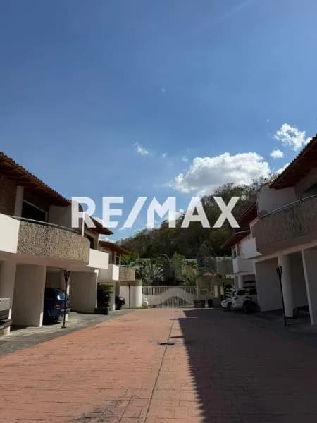 Venta de Exclusivo Townhouse en Las 4av. Del Parral Valencia