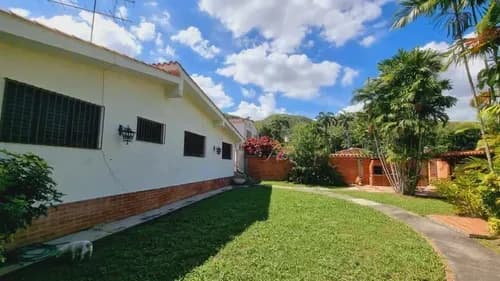 Casa En Venta En La Urb. Guaparo Calle Cerrada