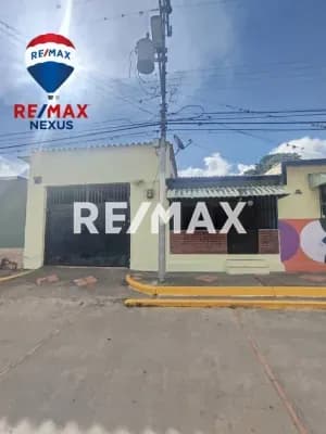 ¡Oportunidad de Inversión en Isnotú! Casa con Potencial Turístico a Pasos del Santuario.