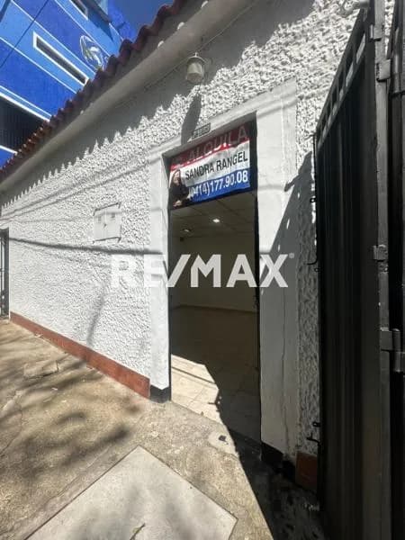 Local comercial en ALQUILER Barrio El Carmen Carrera 10 A pie de calle