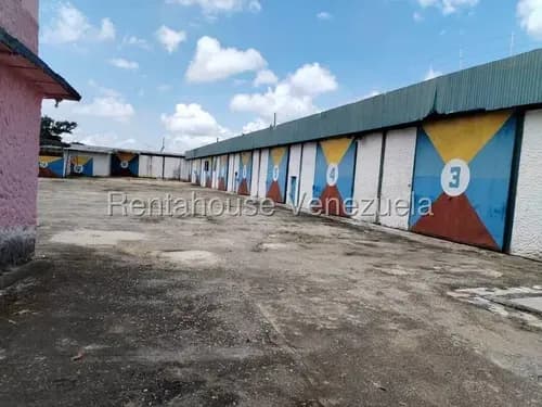 Traemos Para Ti Un Proyecto Para Empiezas A Producir De Una Un Terreno De 11375m Y 9850m De Construcción Que Son: 20 Galpones 10 De Ellos De 500m, 2 De 1650m, 3 De 590m, 2 De 780m