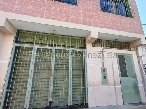 Alquilo Local Comercial En Centro De Barquisimeto, Héctor Malavé, Cód. 26-9527, Zona De Alto Trafico Vehicular Y Peatonal.