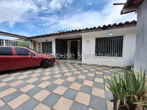 Naudy Escalona & Maribel Morillo Asesores Inmobiliarios De Rentahouse Venden Amplia Casa En Plena Av. La Montañita Cabudare 25-22686 Lara
