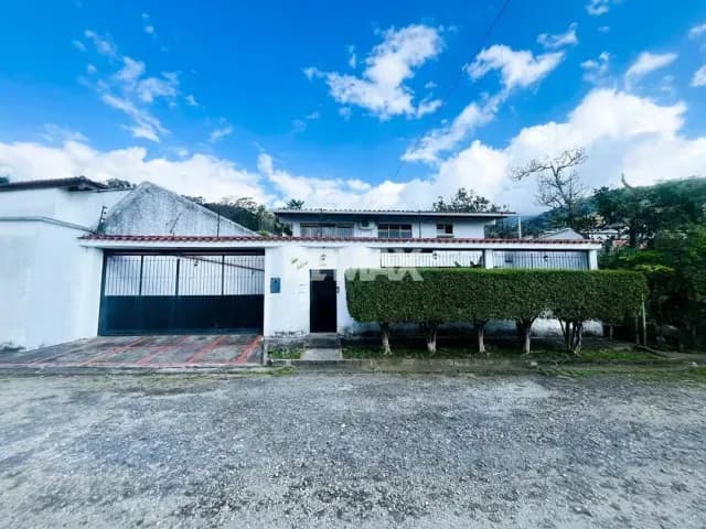 Casa en venta ubicada en calle privada, vía polígono de tiros, sector pueblo nuevo