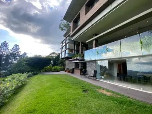Venta Casa La Lagunita. 3h+2s+1chof+4b+1bv+1s+1bchofer+6e