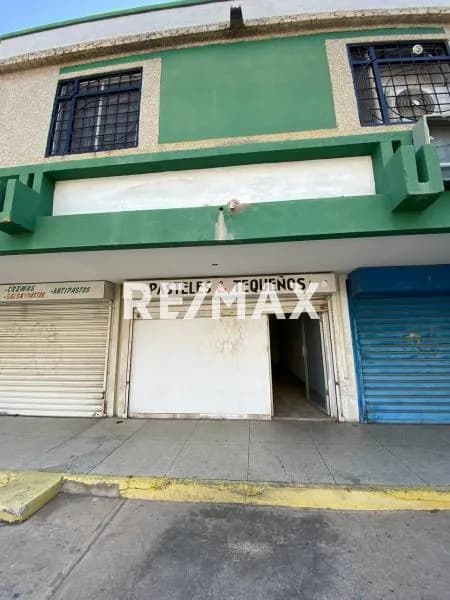Se Alquila Local Comercial independiente en el C.C Manaure ubicado en la Avenida Guajira