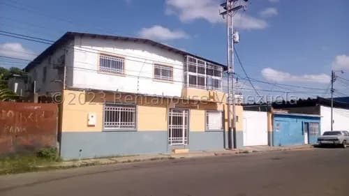 Amplia Propiedad Ideal Para Residencia O Posada En Venta En Coro # 26-11342