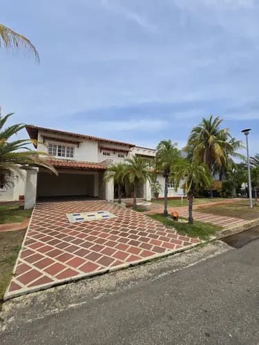 Casa En Las Villas Tipo Colonial Con Muelle De Oportunidad