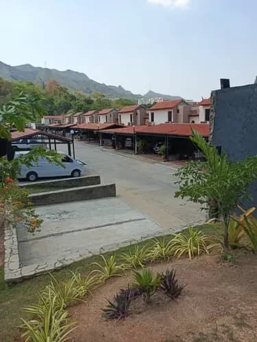 Franklin Ojeda Ofrece Hermoso Townhouse En Res. Altos De Monte Alegre. Tazajal (solo Clientes)
