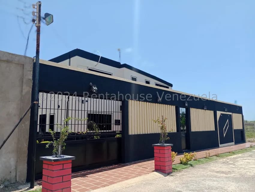 Casa (Multipes Niveles) en Alquiler en Los Taques, Falcon