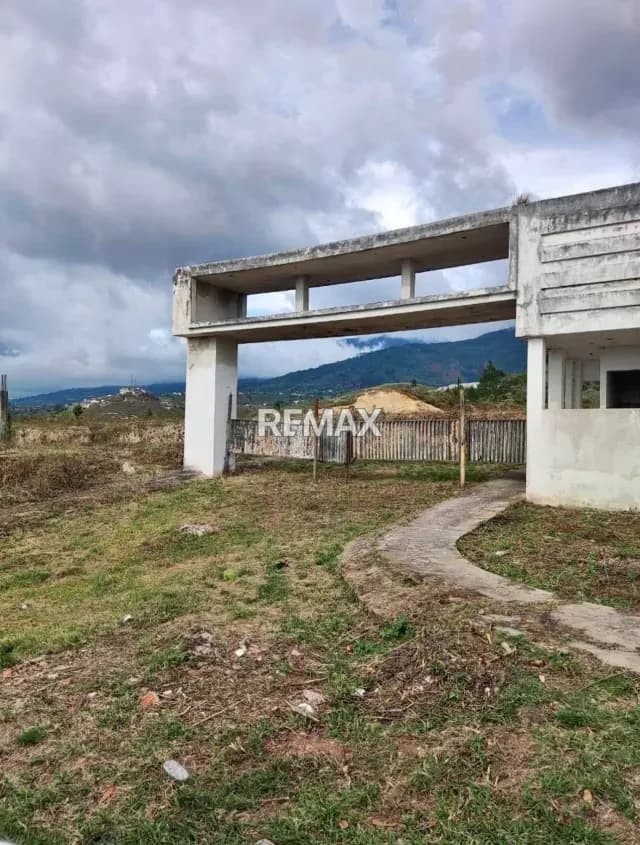 Parcela en pueblo nuevo