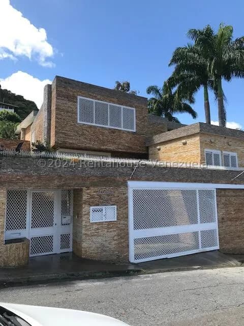 Casa (Multipes Niveles) en Venta en Prados del Este, Distrito Metropolitano