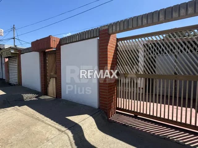 CASA COMERCIAL O RESIDENCIAL URBANIZACION LA PAZ