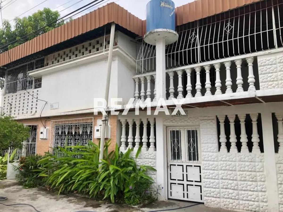 Venta de Casa en las Acacias con potencial de vivienda múltiple y rubro de negocios.