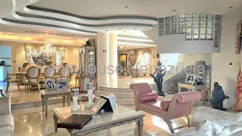 En Venta Exclusiva Residencia Con Máxima Seguridad Y Confort En Los Palos Grandes. Cod. 26-20935. Ls