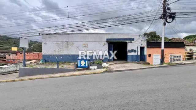 Galpón comercial Ubicado estratégicamente en la calle 16