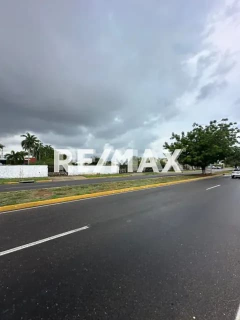 TERRENO EN AV. FUERZAS ARMADAS