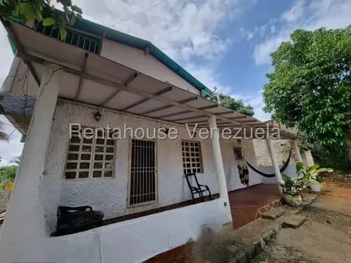 Amplia Casa De 6 Hab Con Clima De Montaña Y Patio Frutal Ubicación Premium, Barquisimeto //# Mónica Carrasquel / 26-21230