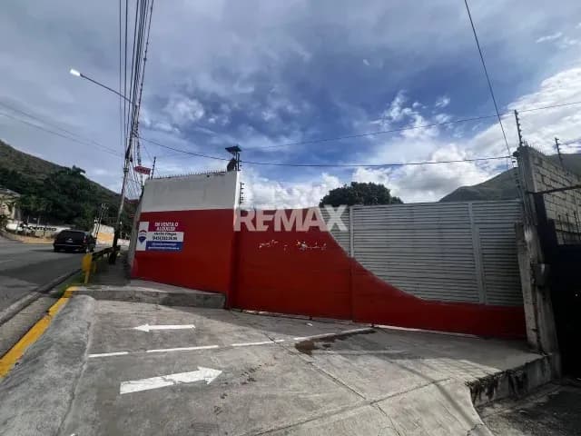En Alquiler Galpon en la Avenida Principal el Castaño