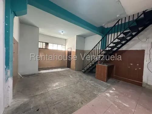 Alquiler Imponente Local De Dos Niveles Ubicado Estratégicamente En El Este Barquisimeto,lara Rc